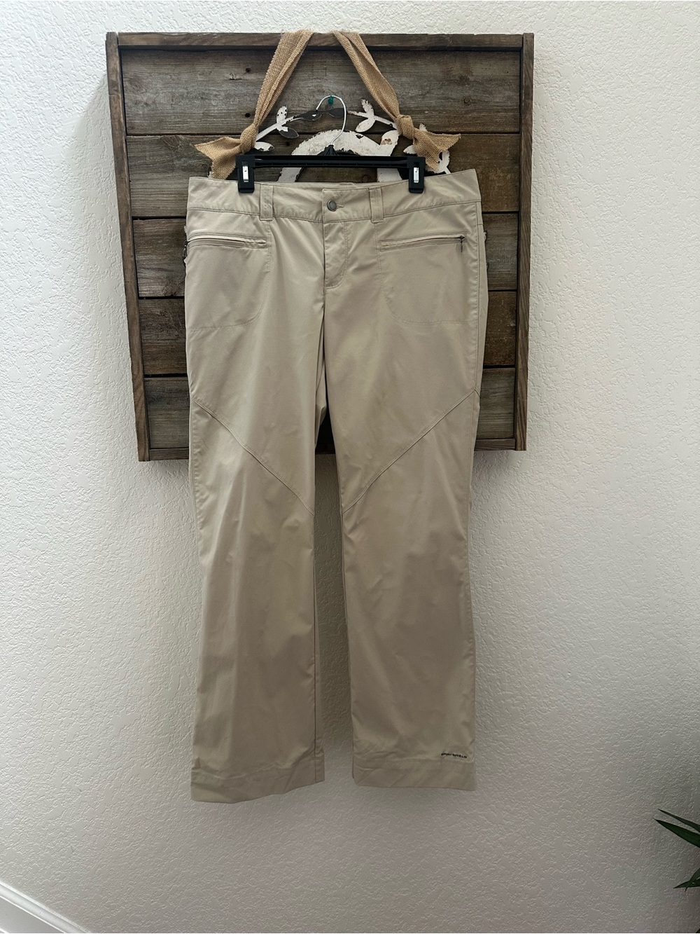 Columbia Omni-shield Beige Tan Performance Pants - Lightweight Stretch ladies 14